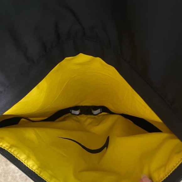 Vintage 90’s Nike Men’s Large Packable Black, White, & Yellow Windbreaker - Picture 5 of 9